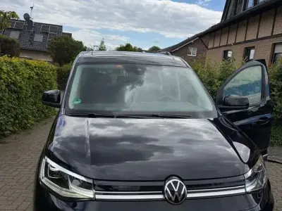 Gebraucht VW Caddy Maxi Dark Label 122 PS (89 kW) 2022 Schwarz Van / Kleinbus