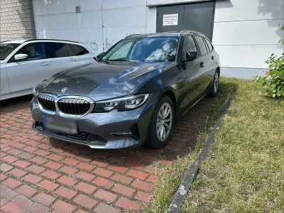 Gebraucht BMW 318 Advantage 156 PS (114 kW) 2021 Grau Kombi