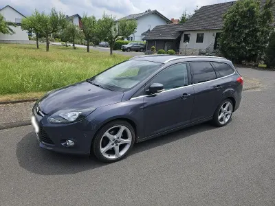 Gebraucht Ford Focus Titanium 150 PS (110 kW) 2011 Grau Kombi