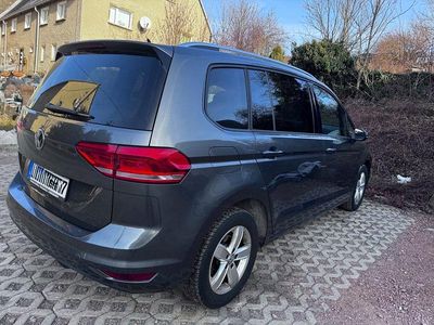 Gebraucht VW Touran Comfortline 150 PS (110 kW) 2018 Grau Van / Kleinbus