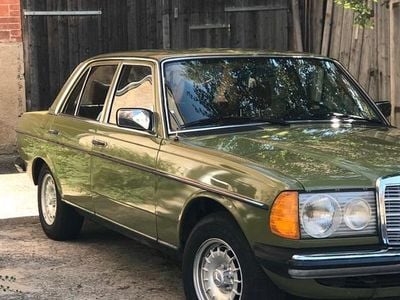 Gebraucht Mercedes 240 72 PS (52 kW) 1978 Grün Limousine
