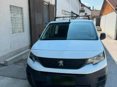 Gebraucht Peugeot Partner S 110 PS (80 kW) 2019 Weiß Van / Kleinbus
