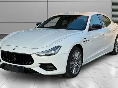 Gebraucht Maserati Ghibli 349 PS (256 kW) 2022 Weiß Limousine