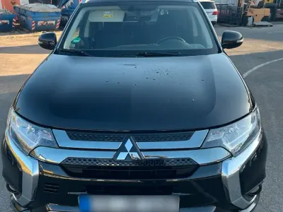 Begagnad Mitsubishi Outlander 224 HK (164 kW) 2021 Svart SUV
