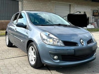 Second-hand Renault Clio III 101 CP (74 kW) 2007 Albastru Hatchback