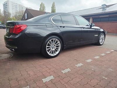 Begagnad BMW 740 Sport Line 313 HK (230 kW) 2013 Svart Sedan