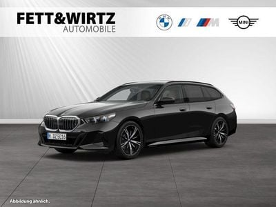 Gebraucht BMW 520 M Sport 208 PS (152 kW) 2025 Saphirschwarz Kombi
