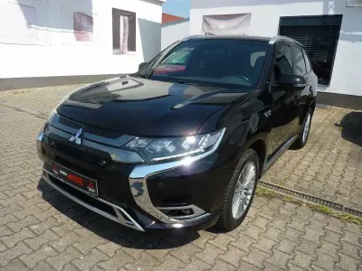 Gebraucht Mitsubishi Outlander P-HEV Intro Edition 135 PS (99 kW) 2019 Schwarz SUV