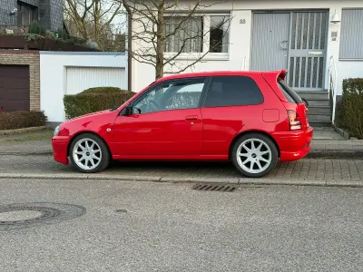 Brugt Toyota Starlet 75 HK (55 kW) 1998 Rød Hatchback