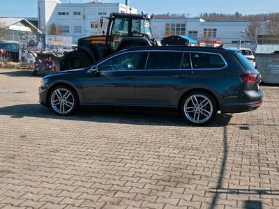 Usata VW Passat 190 CV (139 kW) 2021 Grigio Station wagon