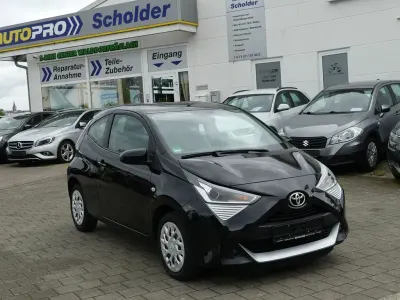 Używany Toyota Aygo X-play 72 KM (52 kW) 2020 Czarny Hatchback