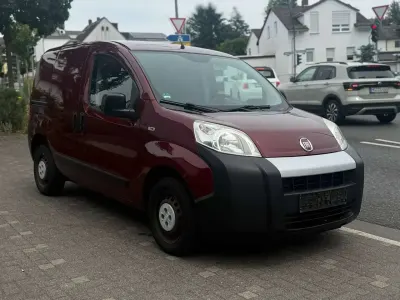 Gebraucht Fiat Fiorino Basis 73 PS (53 kW) 2015 Colore esterno (dunkelrot) Van / Kleinbus