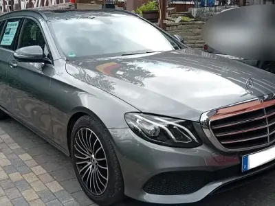 Gebraucht Mercedes E220 194 PS (142 kW) 2019 Grau Limousine