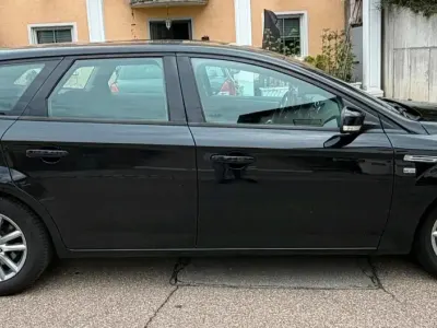 Gebraucht Ford Mondeo 140 PS (102 kW) 2014 Schwarz Kombi