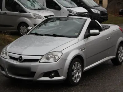 Gebraucht Opel Tigra Basis 125 PS (91 kW) 2004 Silber Cabrio