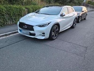 Gebraucht Infiniti Q30 211 PS (155 kW) 2017 Weiß Limousine