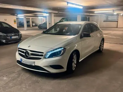 Gebraucht Mercedes A180 Style 122 PS (89 kW) 2014 Weiß Kleinwagen