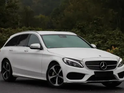 Gebraucht Mercedes C180 AMG line 156 PS (114 kW) 2018 Weiß Kombi