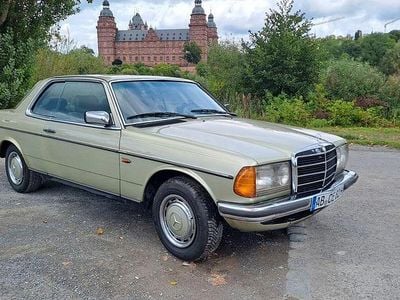 Gebraucht Mercedes 230 136 PS (100 kW) 1983 Grün Coupé