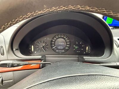 Mercedes E200