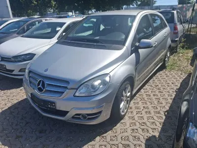 Gebraucht Mercedes B180 116 PS (85 kW) 2011 Silber Kleinwagen