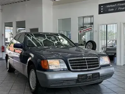 Gebraucht Mercedes 300 150 PS (110 kW) 1993 Blau Limousine