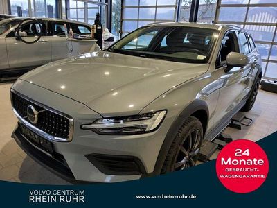 Grau vapour grey / metallic Gebraucht 2024 Volvo V60 CC Plus Kombi | 35.890 € (Guter Preis)