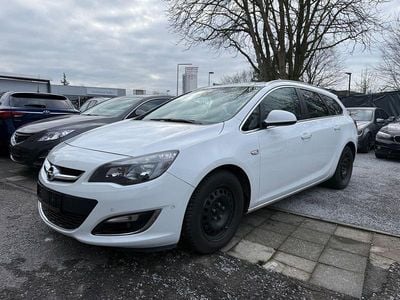 Weiß Gebraucht 2014 Opel Astra Exklusiv Kombi | 5.499 € (Guter Preis)