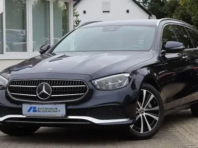 Second-hand Mercedes E300 306 CP (225 kW) 2022 Albastru Berlinǎ