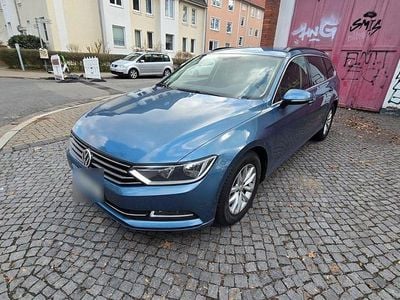 Gebraucht VW Passat Comfortline 150 PS (110 kW) 2016 Blau Limousine