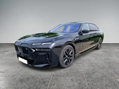 Gebraucht BMW M760e Performance 571 PS (419 kW) 2024 Schwarz Limousine