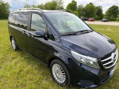Gebraucht Mercedes V220 Edition 190 PS (139 kW) 2017 Blau Van / Kleinbus