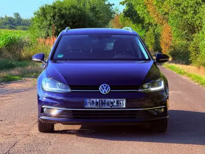 Gebraucht VW Golf VII Highline 150 PS (110 kW) 2017 Blau Kombi