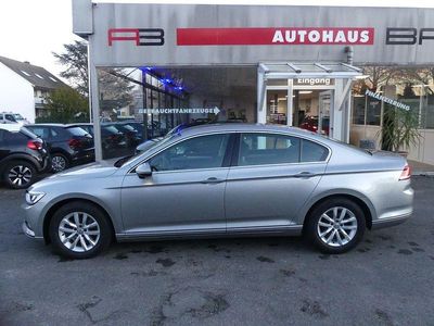 Gebraucht VW Passat Comfortline 150 PS (110 kW) 2015 Silber Limousine