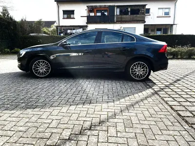 Gebraucht Volvo S60 Summum 181 PS (133 kW) 2014 Schwarz Limousine