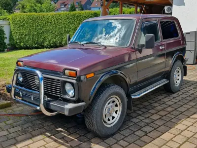 Gebraucht Lada niva 82 PS (60 kW) 2009 Rot SUV