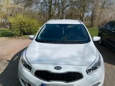 Gebraucht Kia Ceed Vision 128 PS (94 kW) 2013 Weiß Kleinwagen