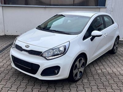 Gebraucht Kia Rio 109 PS (80 kW) 2015 Weiß Limousine