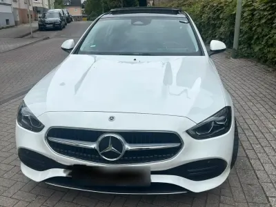 Gebraucht Mercedes 220 145 PS (106 kW) 2025 Weiß Limousine