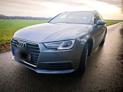 Grau Gebraucht 2016 Audi A4 Comfort Kombi | 17.000 €