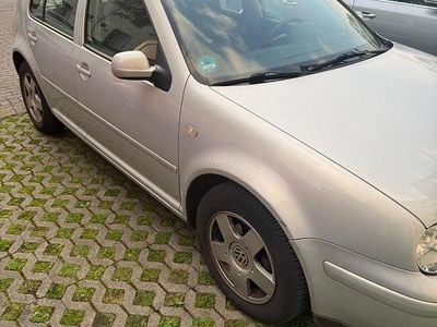 Usata VW Golf IV 105 CV (77 kW) 2000 Argento Utilitaria