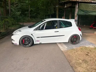 Gebraucht Renault Clio IV R.S. 201 PS (147 kW) 2012 Weiß Limousine