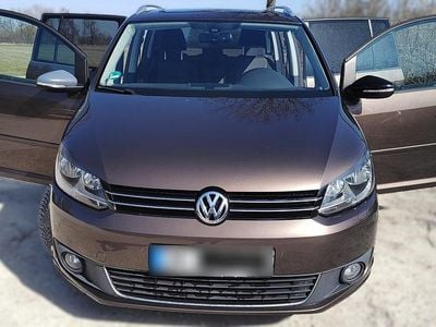 Gebraucht VW Touran Style 140 PS (102 kW) 2011 Braun Van / Kleinbus