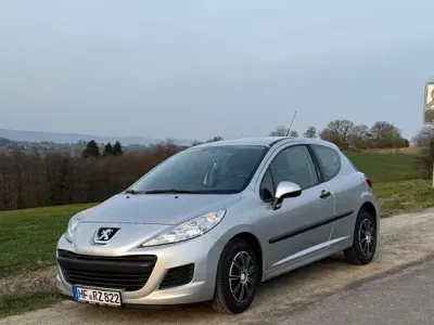 Gebraucht Peugeot 207 Filou 73 PS (53 kW) 2010 Silber Limousine