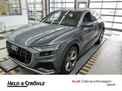 Używany Audi Q8 S-Line 286 KM (210 kW) 2023 Szary SUV