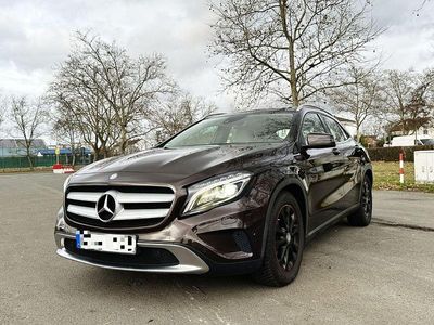 Gebraucht Mercedes GLA200 Urban 156 PS (114 kW) 2014 Braun SUV