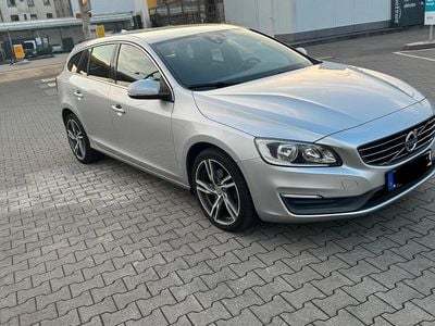 Gebraucht Volvo V60 190 PS (139 kW) 2015 Silber Kombi