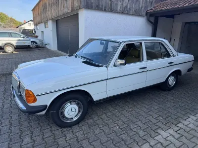 Gebraucht Mercedes 200 60 PS (44 kW) 1982 Weiß Limousine