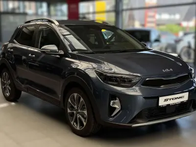 Neu Kia Stonic Spirit 101 PS (74 kW) 2025 (eu3) denimblau met. SUV