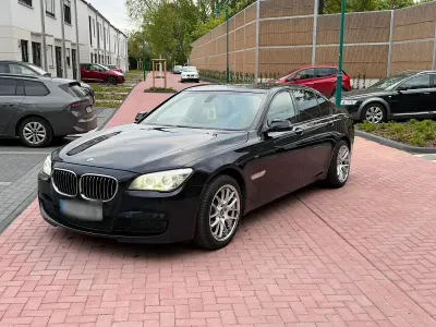 Begagnad BMW 730 258 HK (189 kW) 2015 Svart Sedan